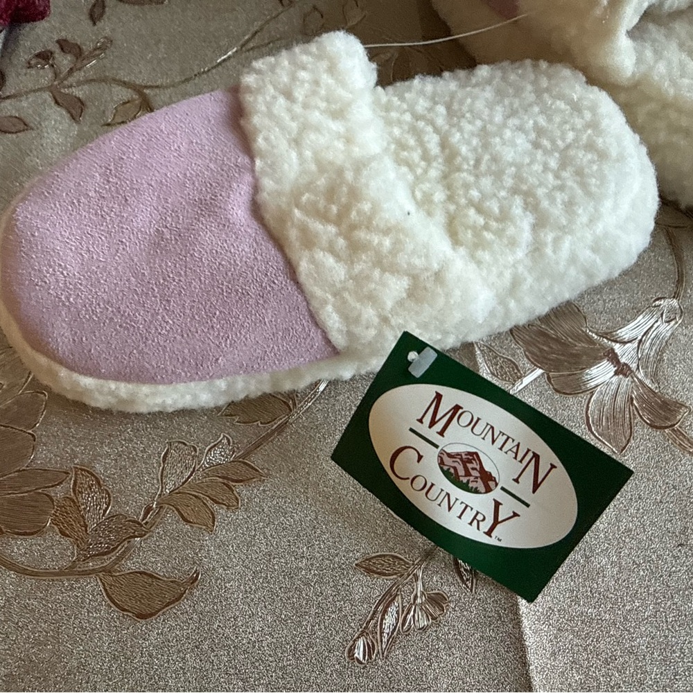 NWT - Mountain Country Cozy Purple Lined Slippers | 7